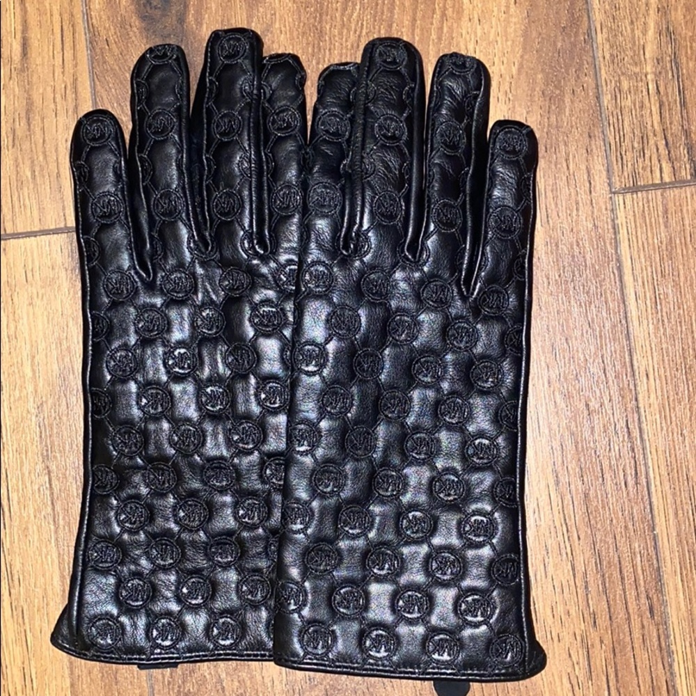 MK leather gloves